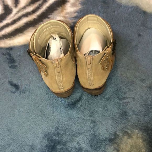 133. SoHo NYC Cobbler leather buckled ankle boots (8.5) - Picture 12 of 17